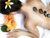 Massagem com pedras quentes
